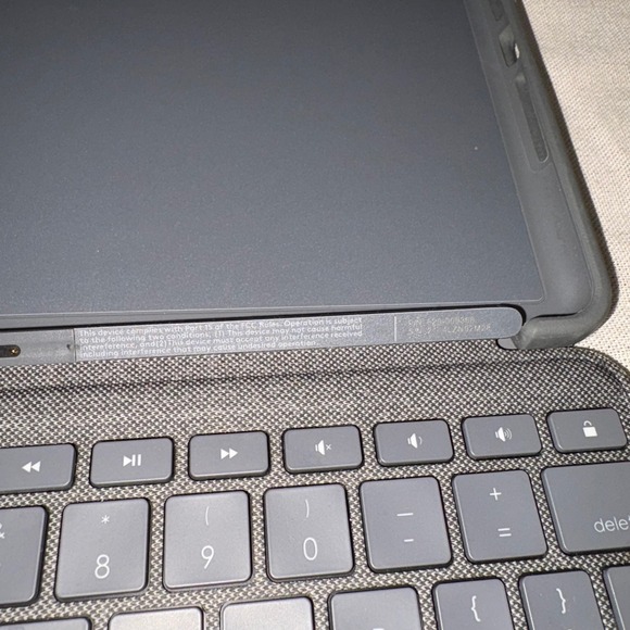 Logitech Combo Touch iPad Keyboard Case Oxford Grey Trackpad Smart Connector - Picture 4 of 8